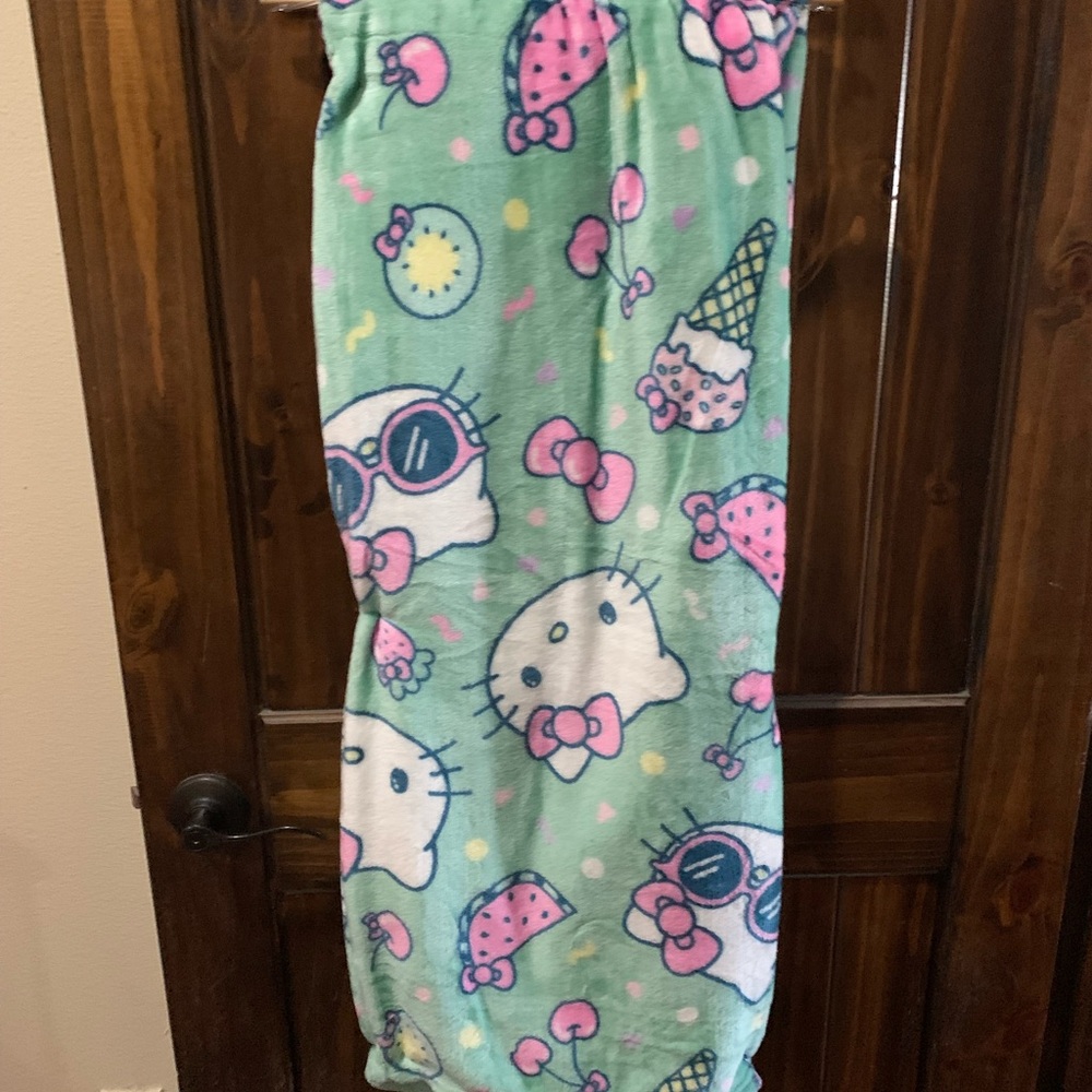Hello Kitty Mint Green and Pink Blanket - Picture 2 of 5